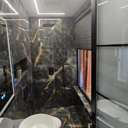 Saranda's Crown Hotel Sarandë