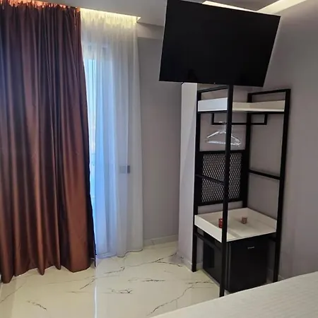 Hotel Saranda's Crown