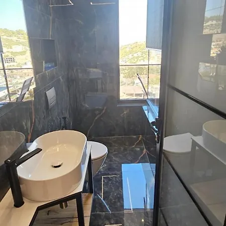 Saranda's Crown Hotel 3*