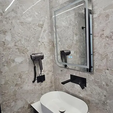 Saranda's Crown Hotel