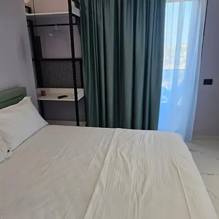 Saranda's Crown Hotel 3*