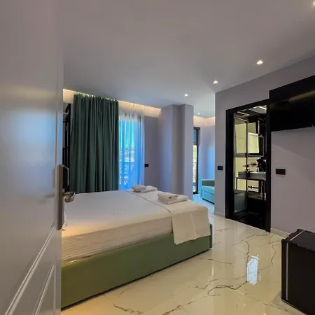 Saranda's Crown Hotel 3*