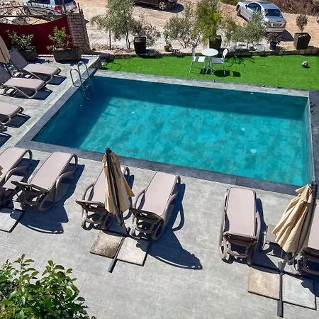 Saranda's Crown Hotel 3*