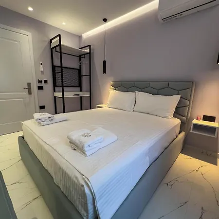 Saranda's Crown Hotel 3*