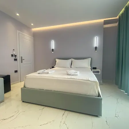 Saranda's Crown Hotel