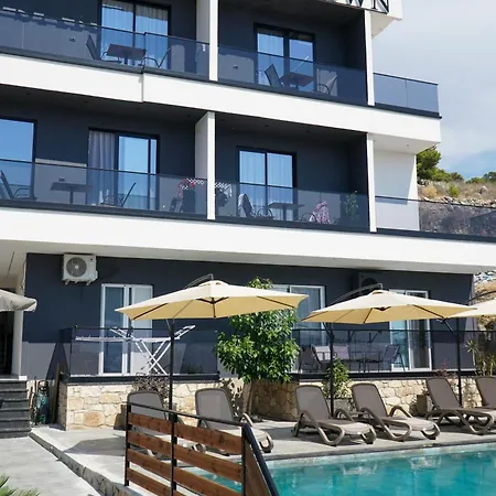 Hotel Saranda's Crown