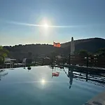 Hotel Saranda's Crown