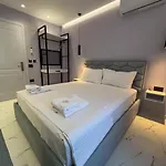 Saranda's Crown Hotel 3*