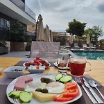 Hotel Saranda's Crown Sarandë