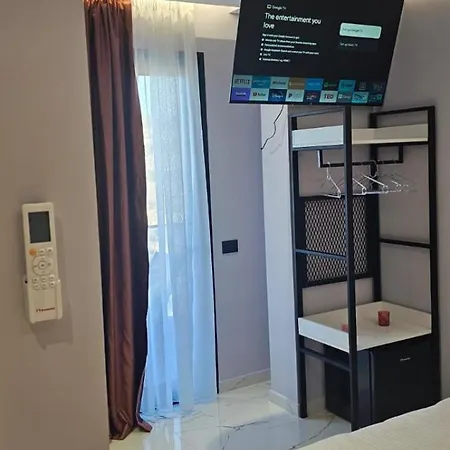 Hotel Saranda's Crown