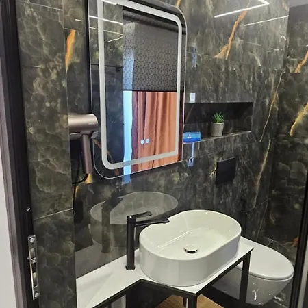 Saranda's Crown ホテル