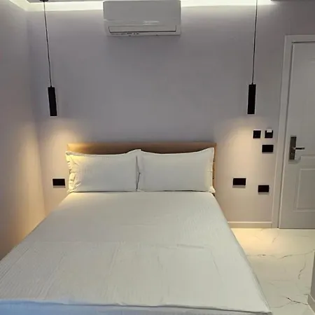 Saranda's Crown Hotel