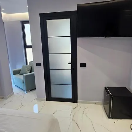 Hotel Saranda's Crown