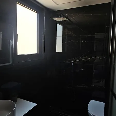 Saranda's Crown ホテル 3*