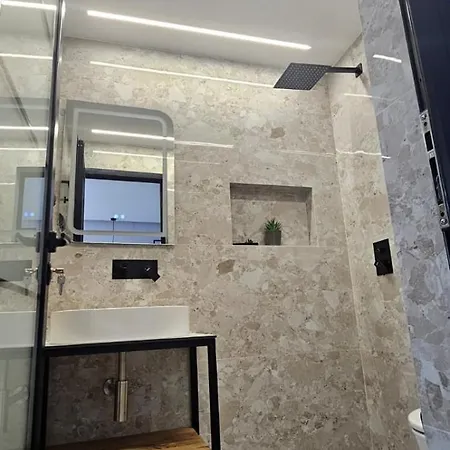 ホテル Saranda's Crown Sarandë