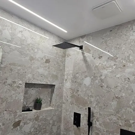 Saranda's Crown ホテル 3*