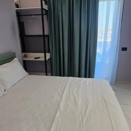 Hotel Saranda's Crown