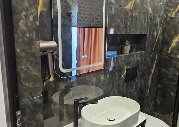 Saranda's Crown Hotel