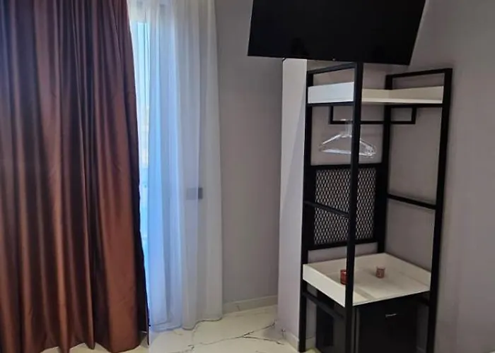 Hotel Saranda's Crown