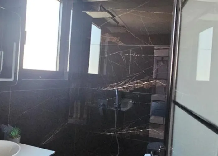 Saranda's Crown Hotel