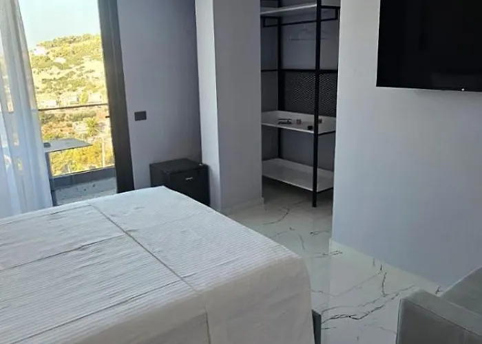 Saranda's Crown Hotel