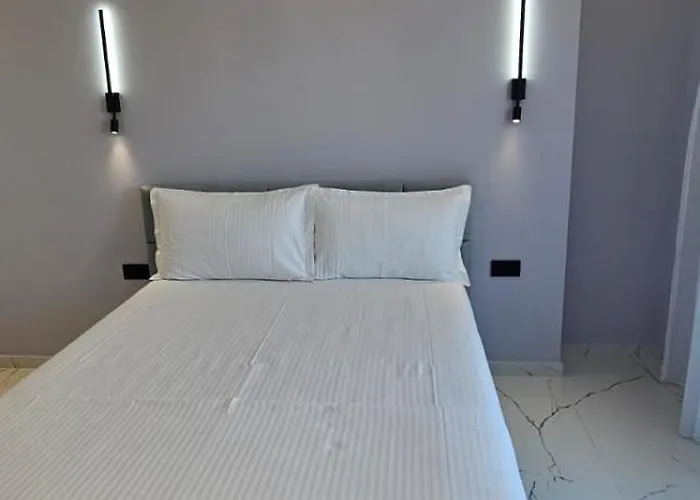 Saranda's Crown Hotel 3*