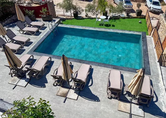 Saranda's Crown Hotel 3*