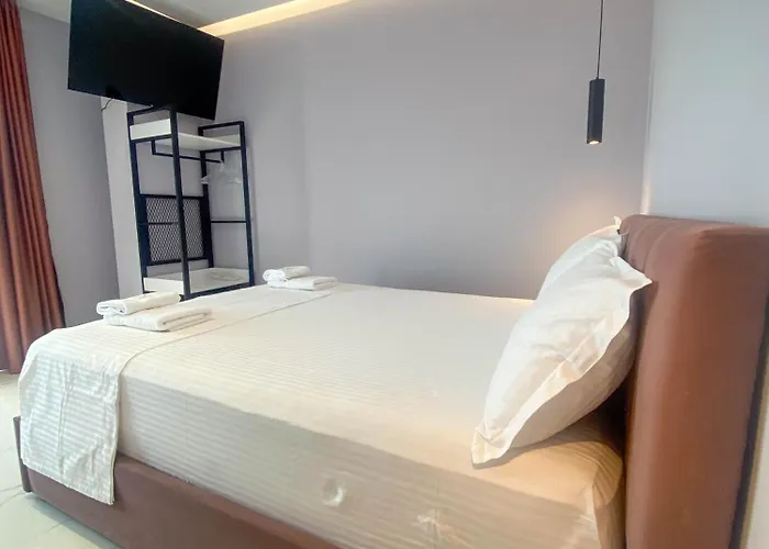 Saranda's Crown Hotel 3*