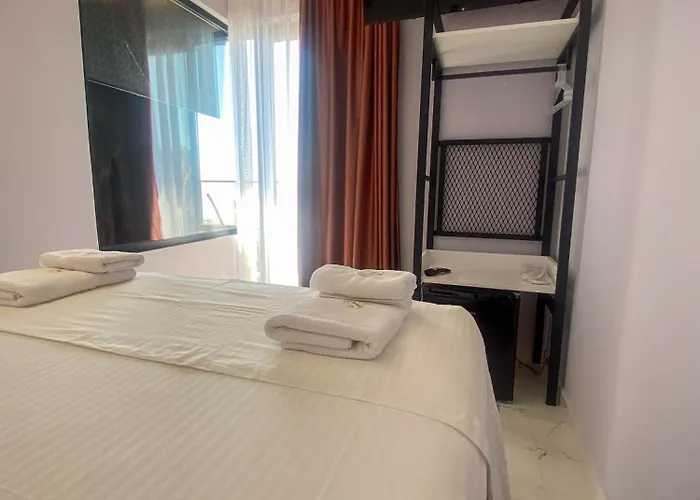 Saranda's Crown 3*